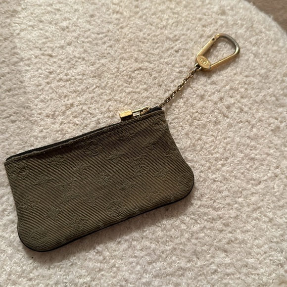 Authentic Louis Vuitton Green Key Cles - Picture 2 of 10